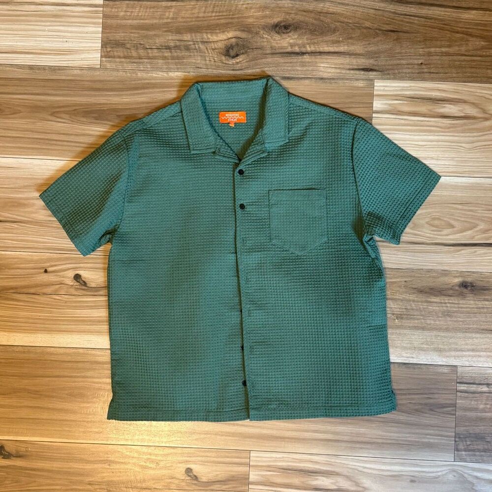 Negative Space Men’s Medium Green Waffle Knit Short Sleeve Button Up Shirt
